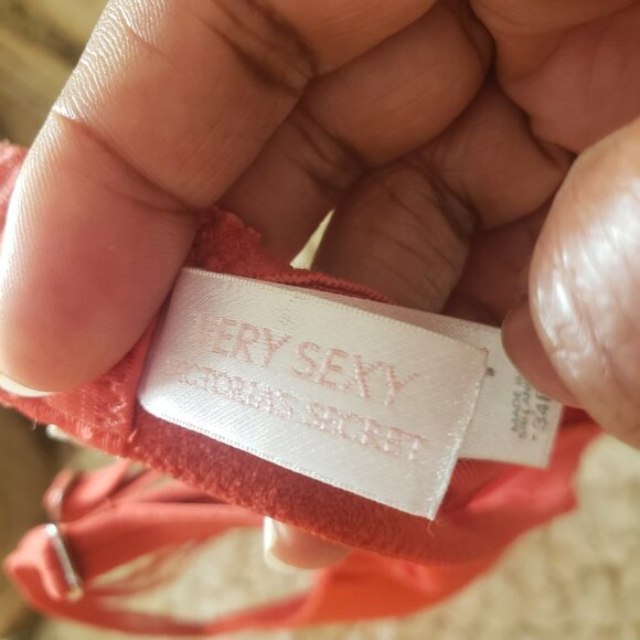 Victoria's Secret Bra Set Trio of 3 Retro Bras in Size 34B (3 Piece Set) - Picture 13 of 13